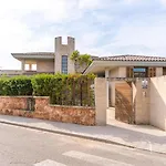 Villa de lujo con piscina, jacuzzi, jardín y terraza