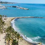 Apartment On The First Line Of The Sea With A View And Free Parking