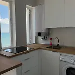 SEA VIEW APARTMENT / a primera línea de playa
