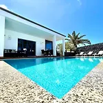 Beautiful 5-Bed Villa In Playa Blanca