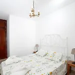 Apartamento frente al Puerto de Candelaria a 20 metros de la playa.