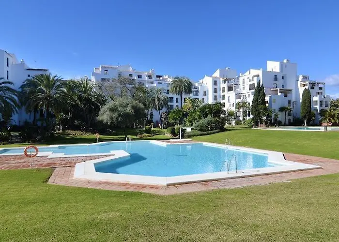 Jardines del Puerto en pleno centro de Puerto Banús