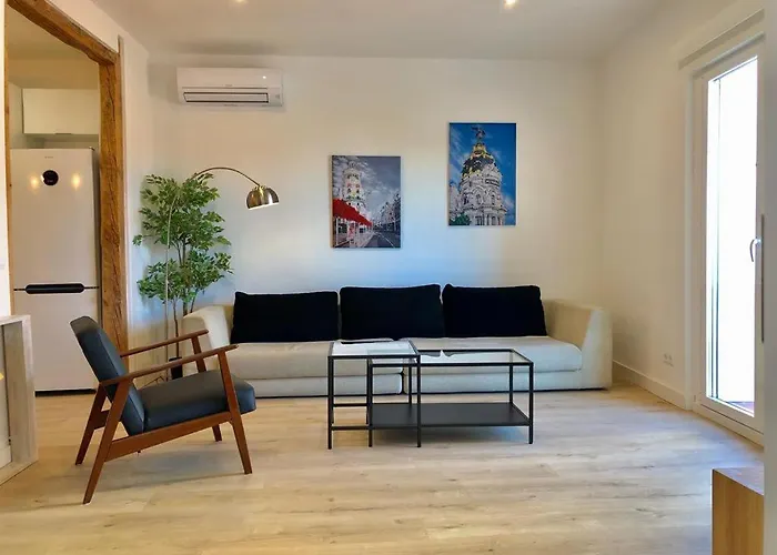 Cozy & Stylish Apartment In The Center