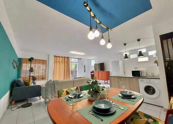 Casa Ana con pequeño jardín