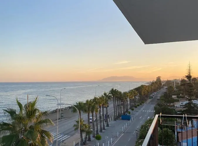 SEA VIEW APARTMENT / a primera línea de playa