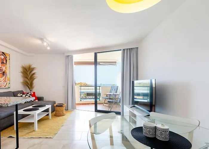 Sunny Ocean View Apartment