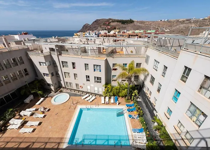 K\'Sheila Apartment With Pool