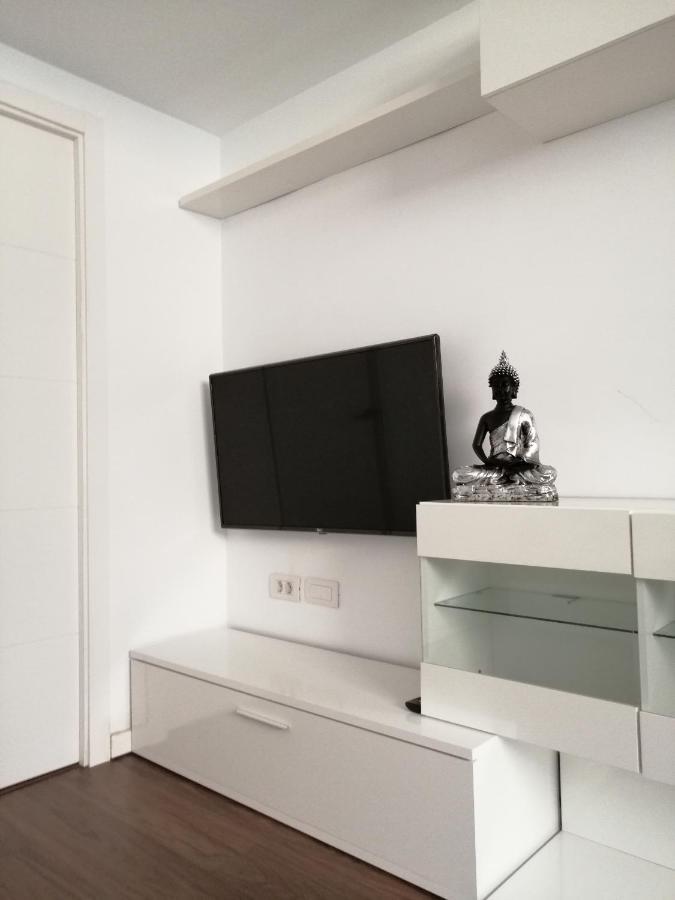 Apartment Homeforguest Island 201 Modern & Minimalist