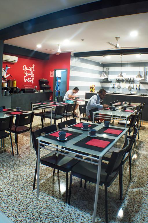 Quart Youth & Hostal *
