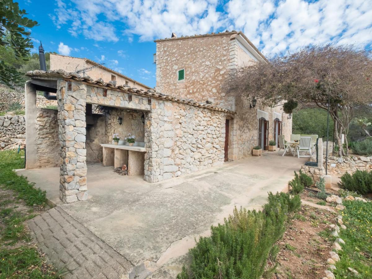 Holiday home Tiona By Interhome