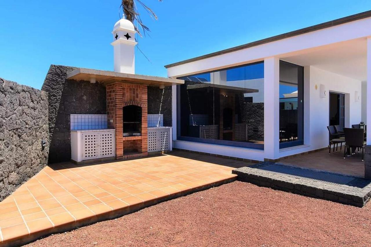 Beautiful 5-bed In Playa Blanca