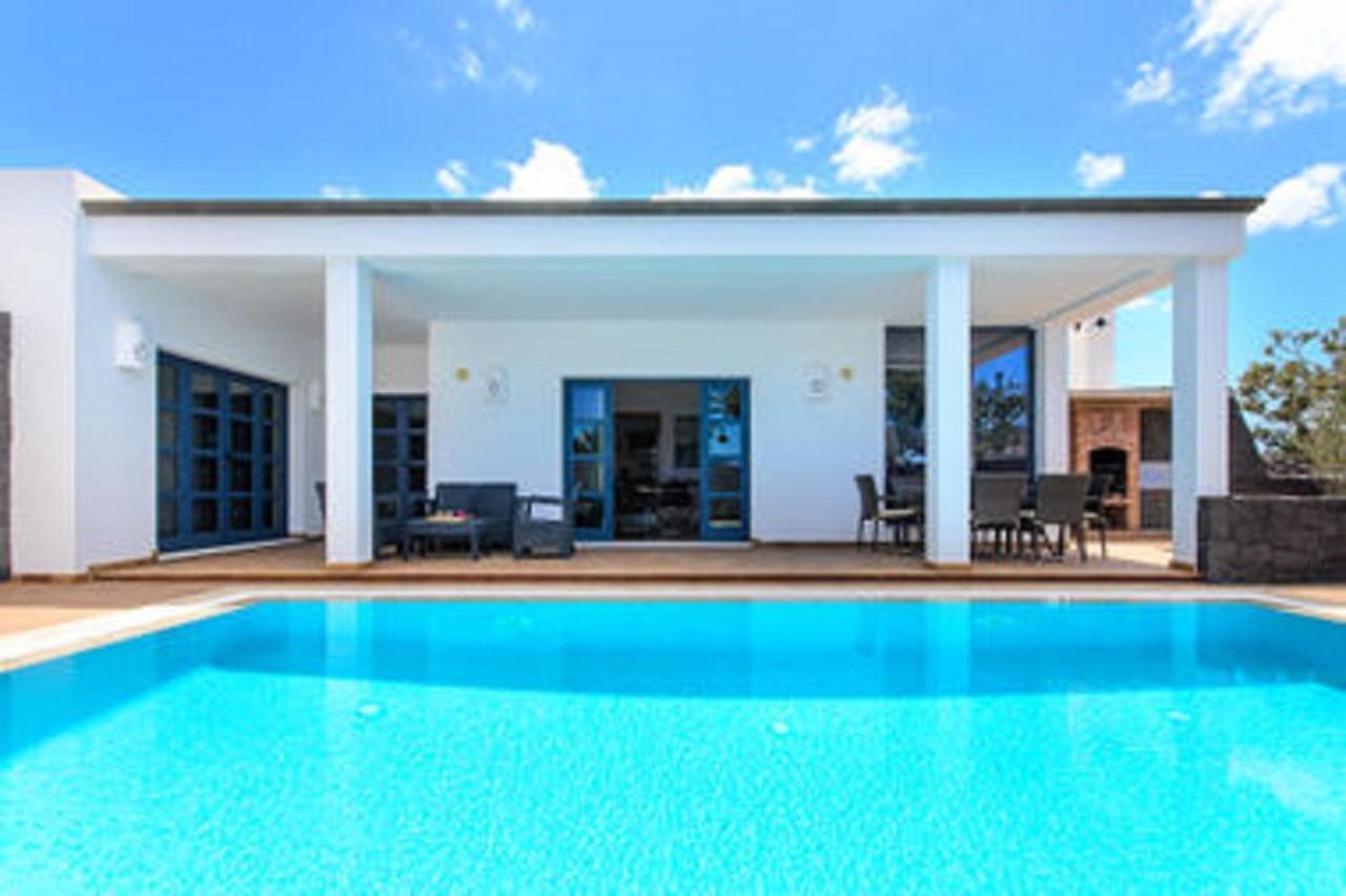 Beautiful 5-bed In Playa Blanca