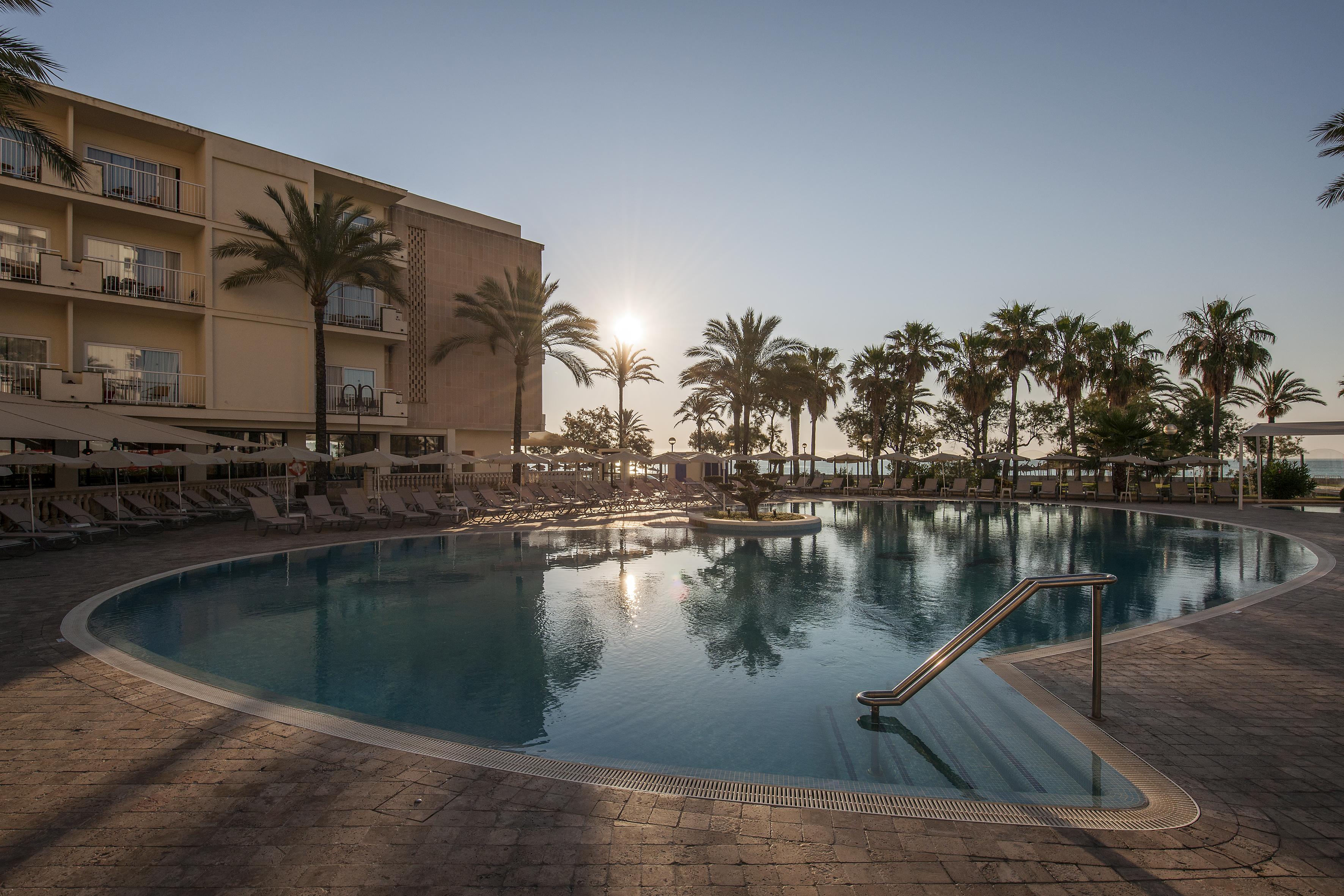 Hotel Cm Castell De Mar 4*