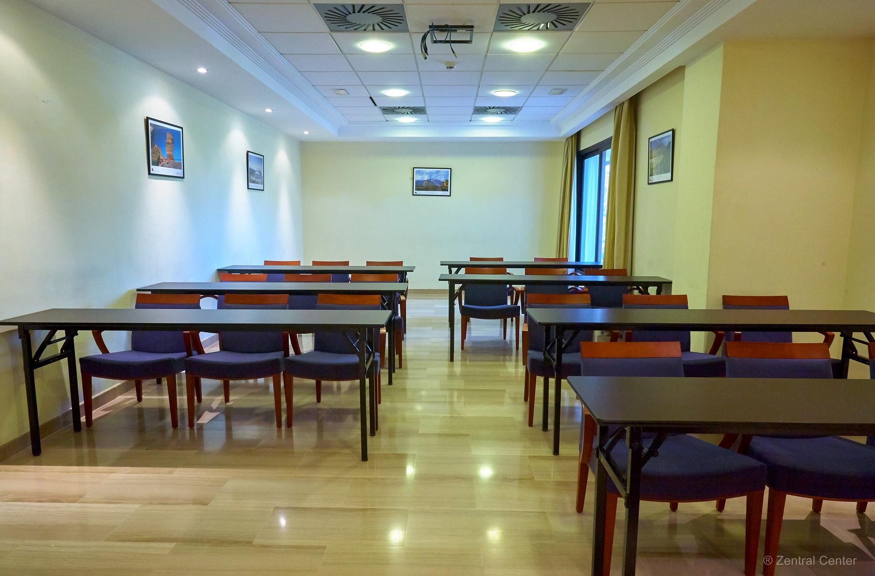 Hotel Zentral Center - Adults Only 4*