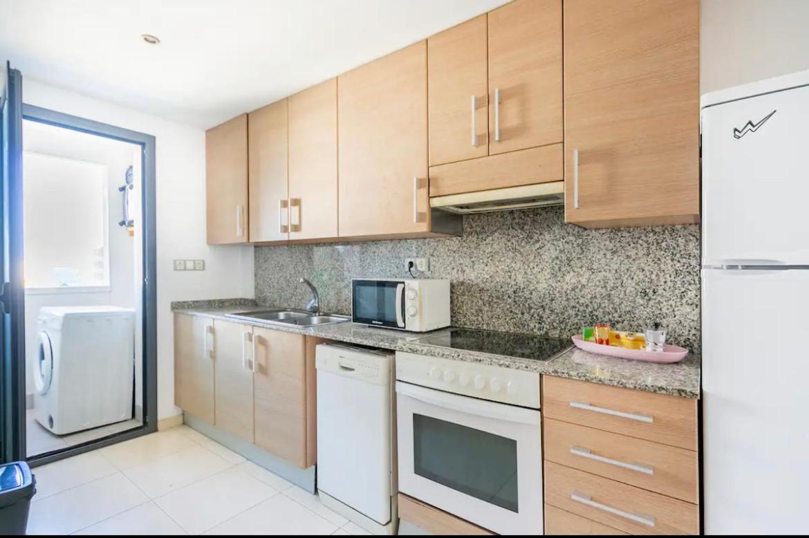 Apartamento De Tres En Playa De Embossa Apartamento