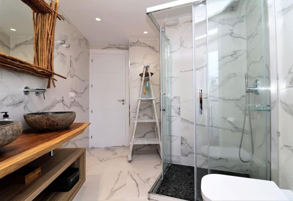 Luxurious 2-bedroom With Stunning Views, 1st Line On Levante Beach, *