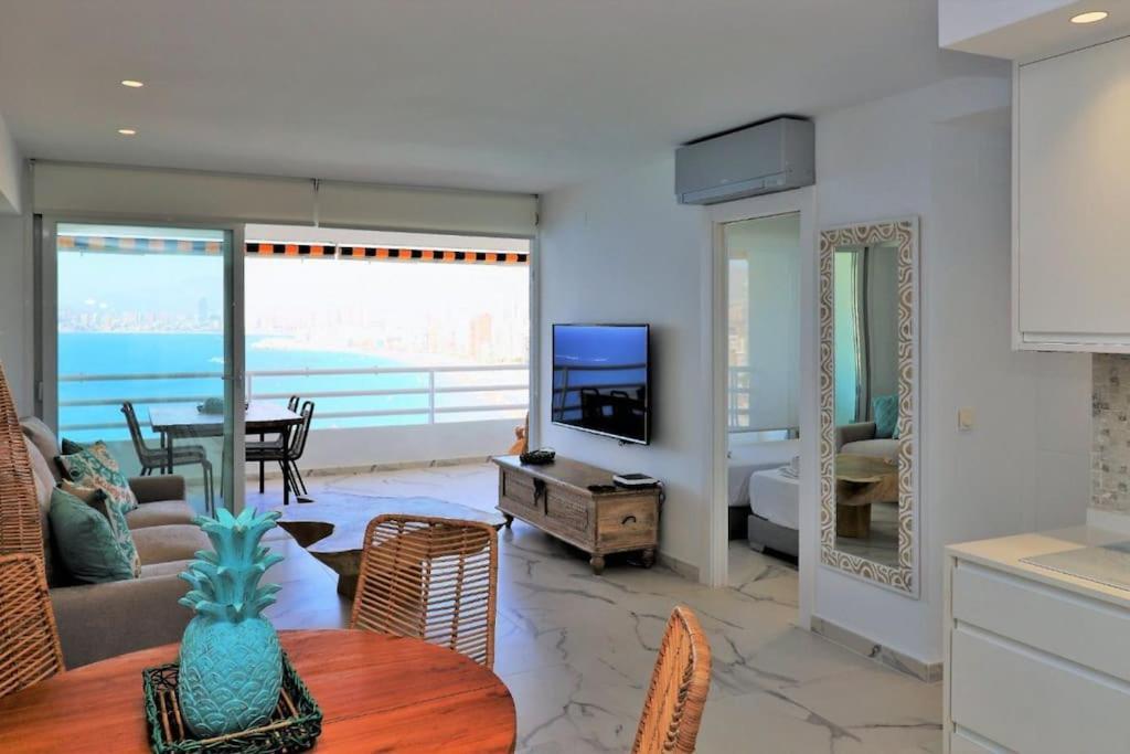 Apartment Luxurious 2-bedroom With Stunning Views, 1st Line On Levante Beach, Benidorm