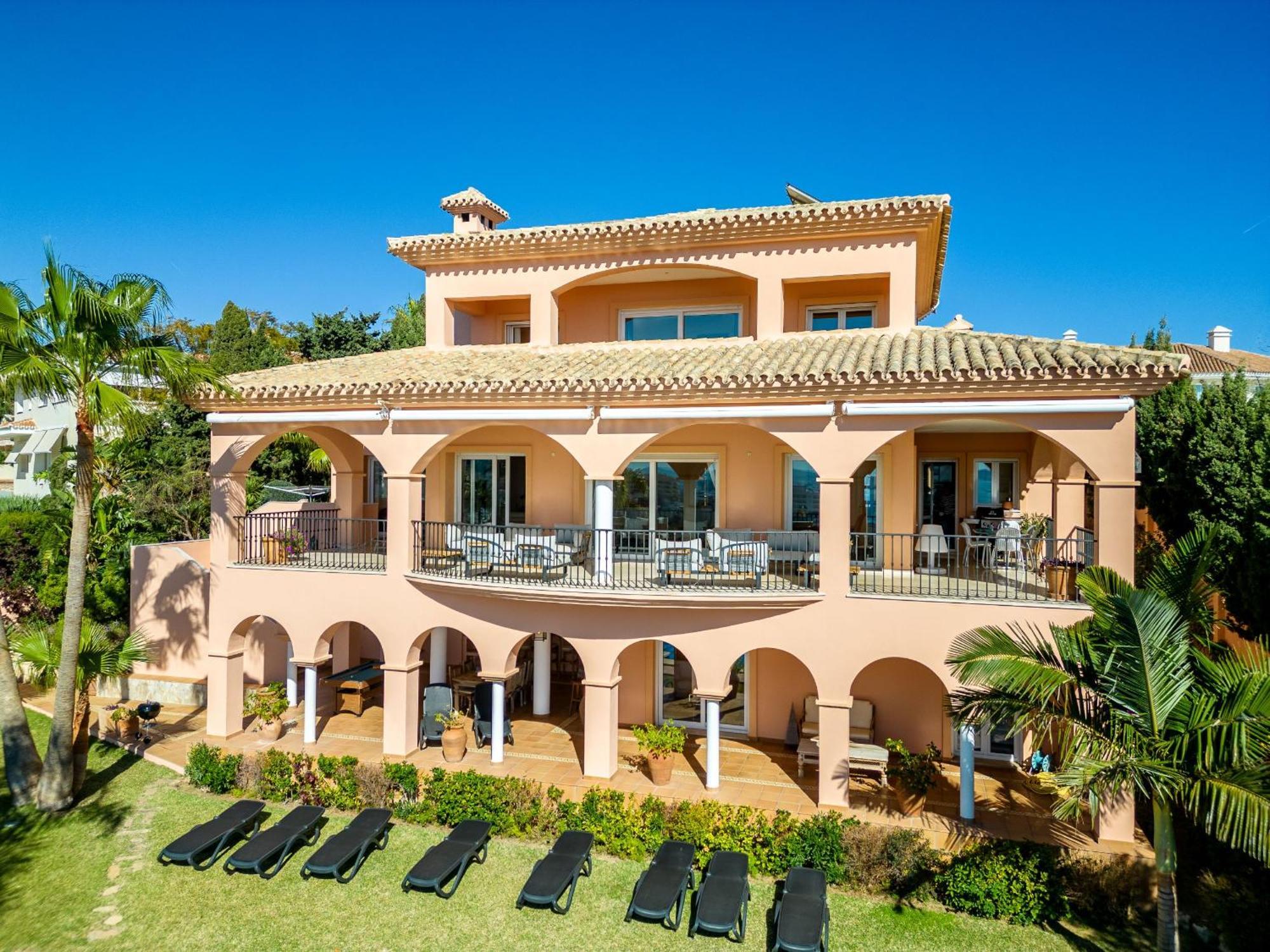 Beachside With Panoramic Sea Views Benalmádena