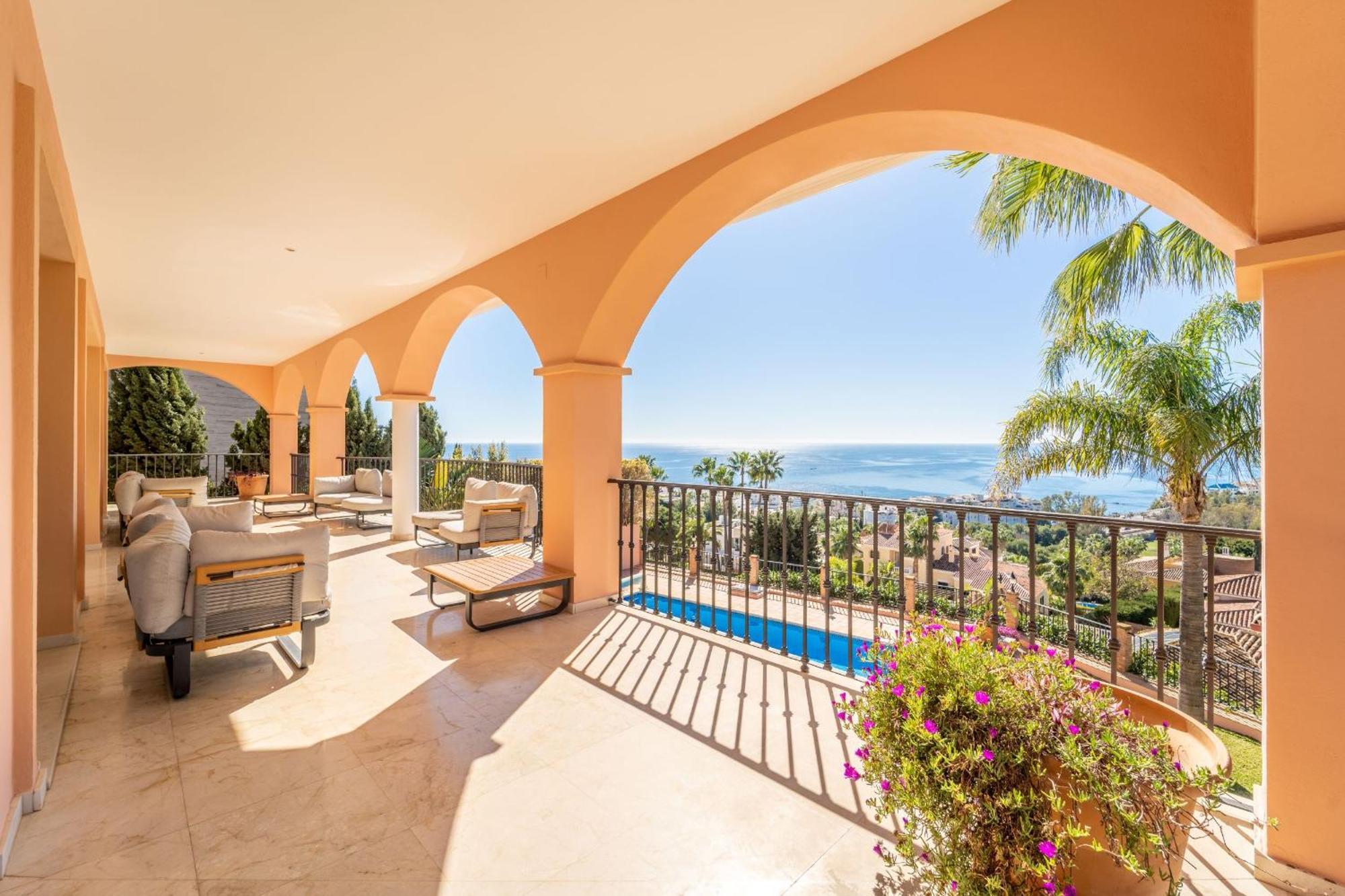 Beachside With Panoramic Sea Views Villa *