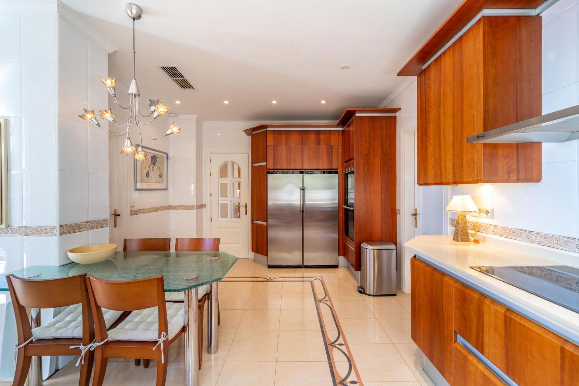 Beachside With Panoramic Sea Views Villa Benalmádena
