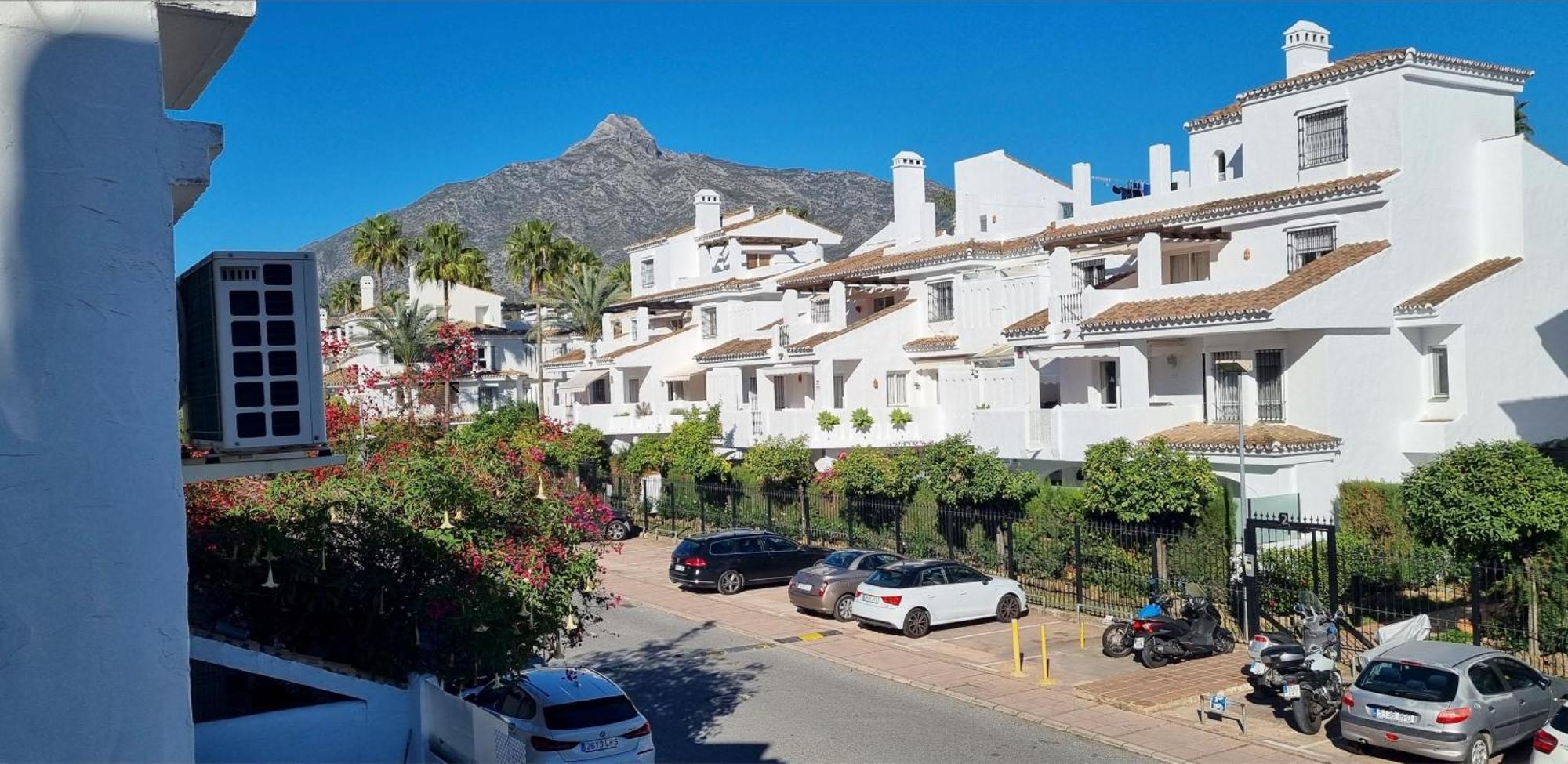 Сasa de vacaciones 4 Bed House With Pool Walk To Puerto Banus Fast Internet