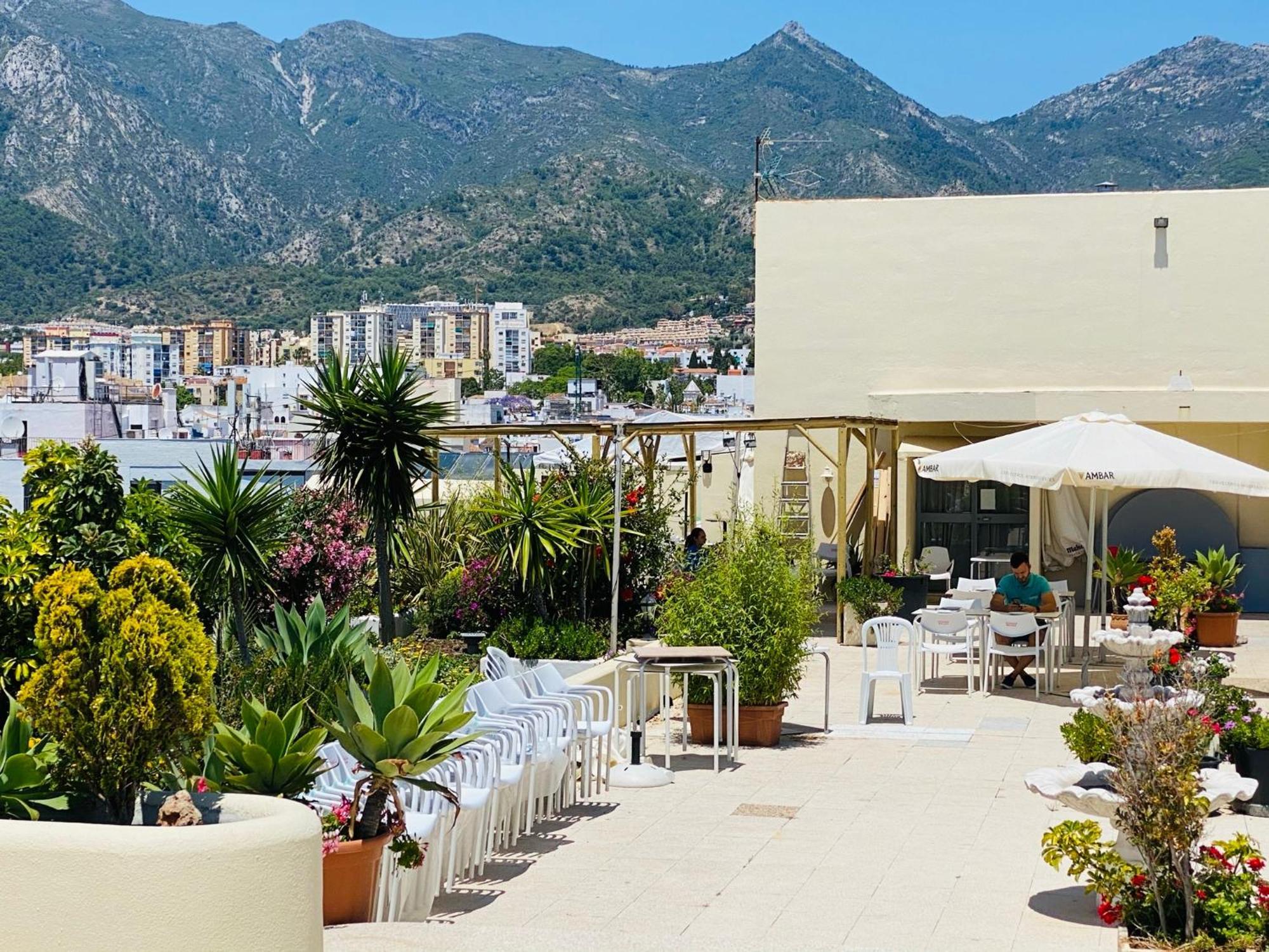 Apartment On The First Line Of The Sea With A View And Free Parking Marbella