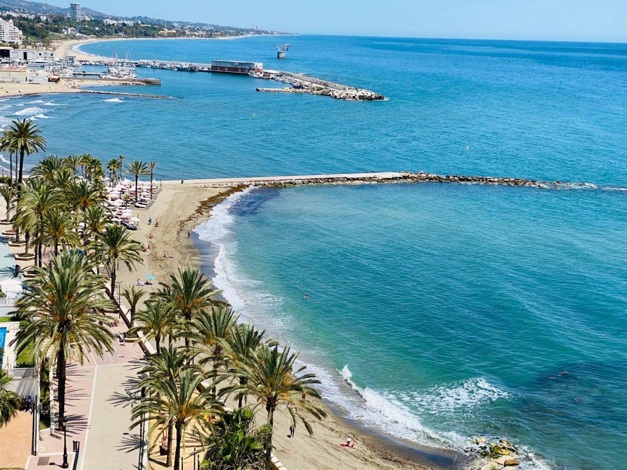 On The First Line Of The Sea With A View And Free Parking