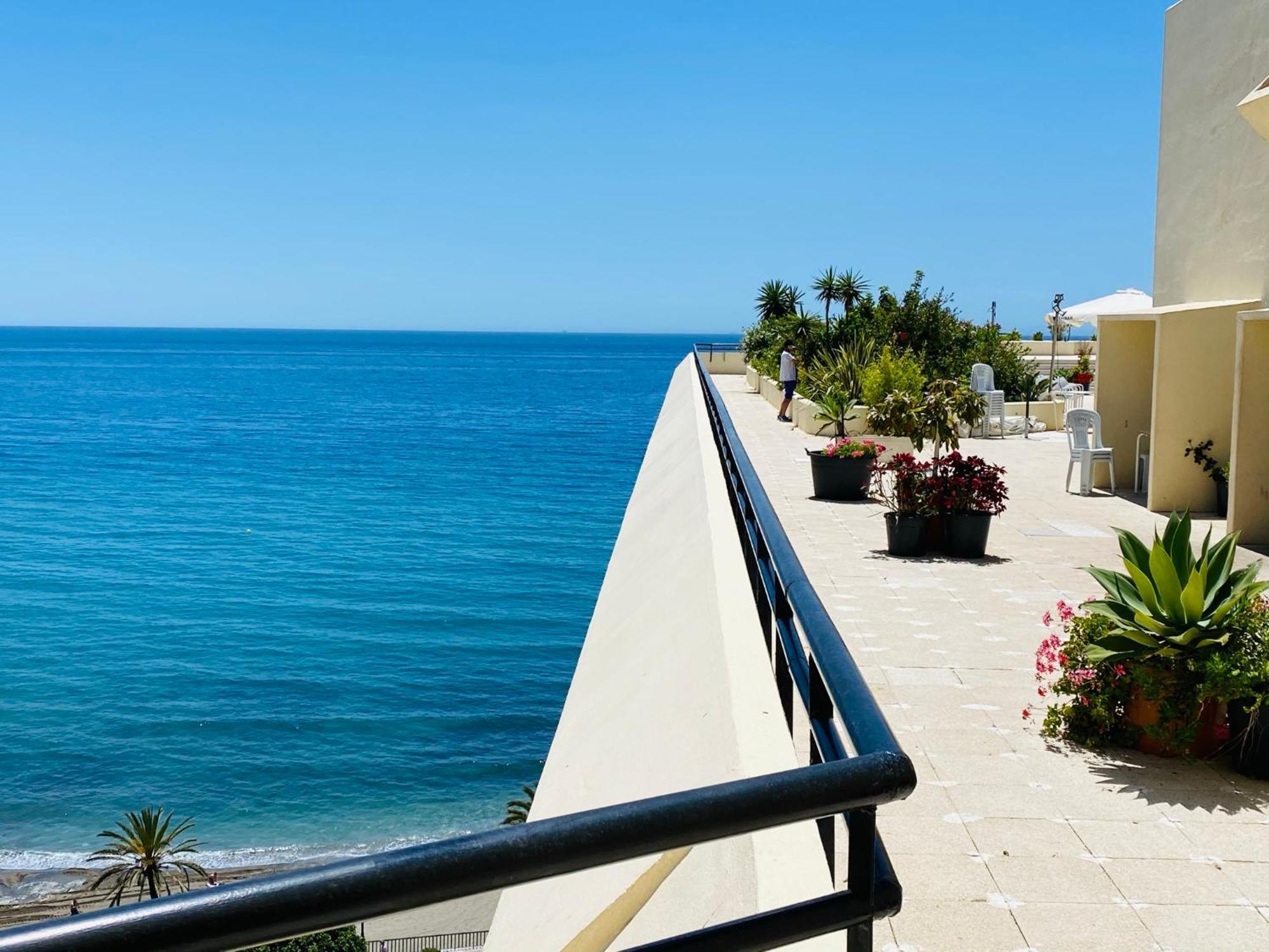 Apartment On The First Line Of The Sea With A View And Free Parking