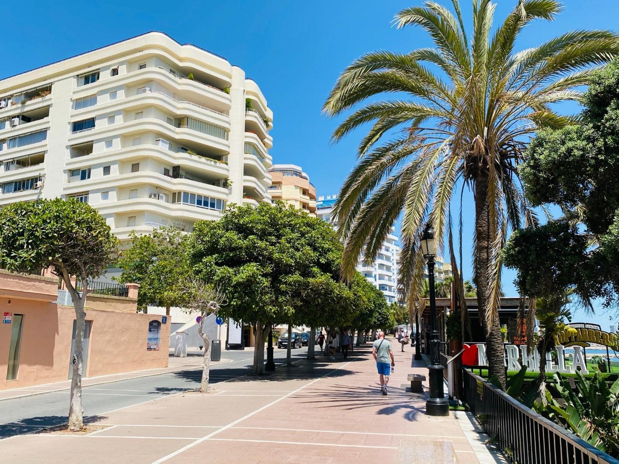 Apartment On The First Line Of The Sea With A View And Free Parking *