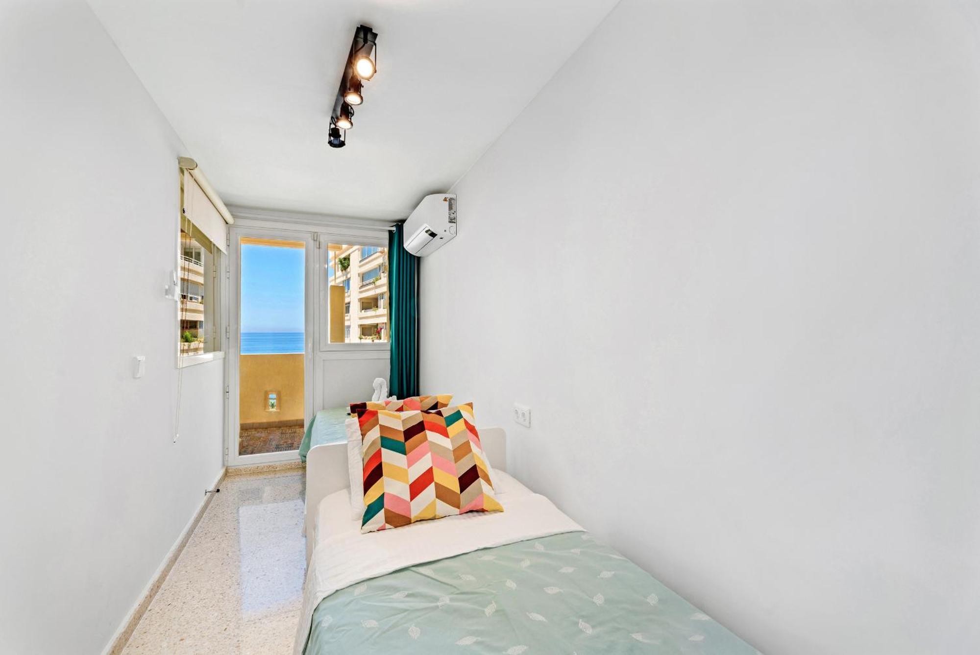Apartment On The First Line Of The Sea With A View And Free Parking