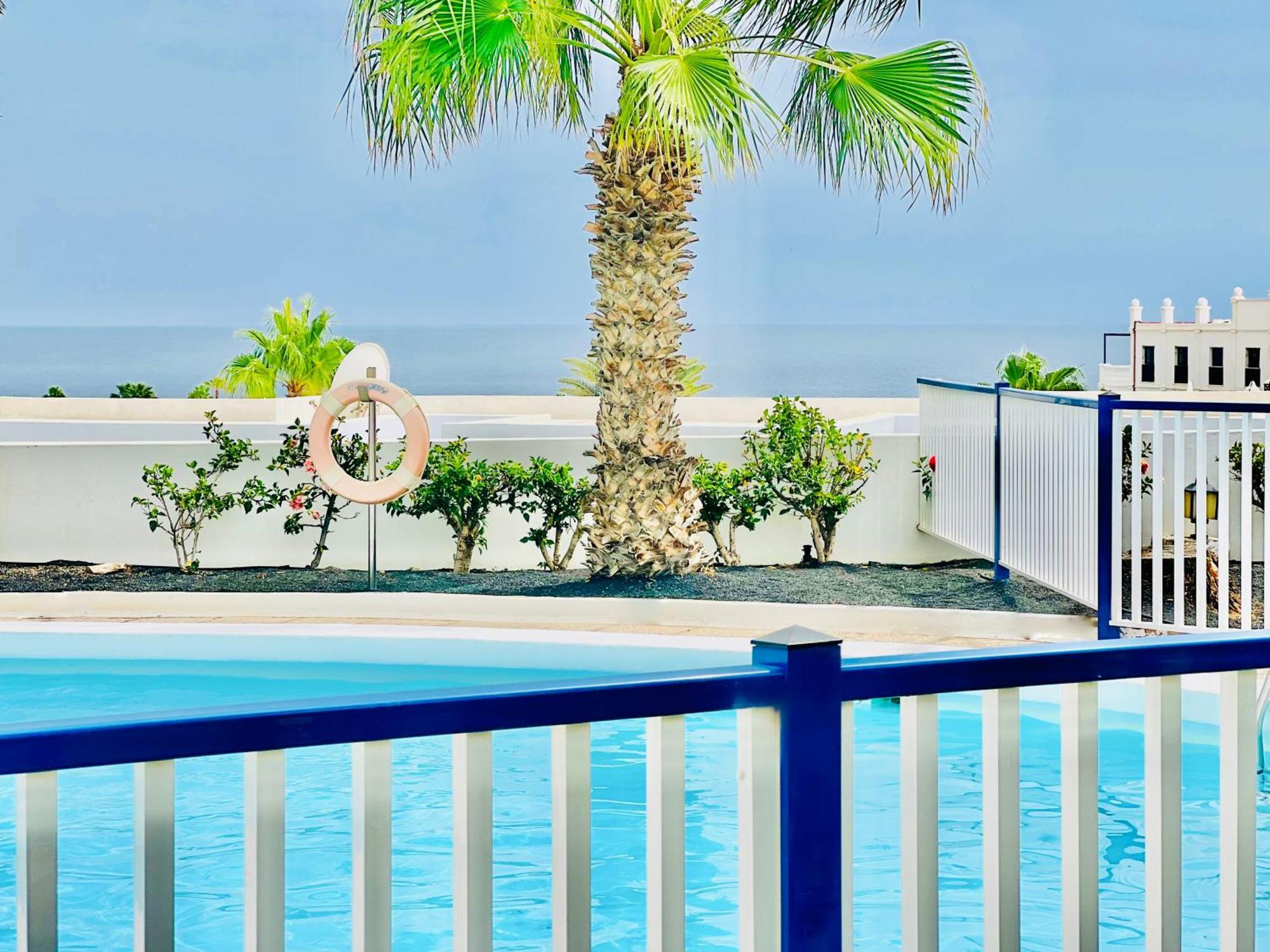 Canaryislandshost L Amapola *