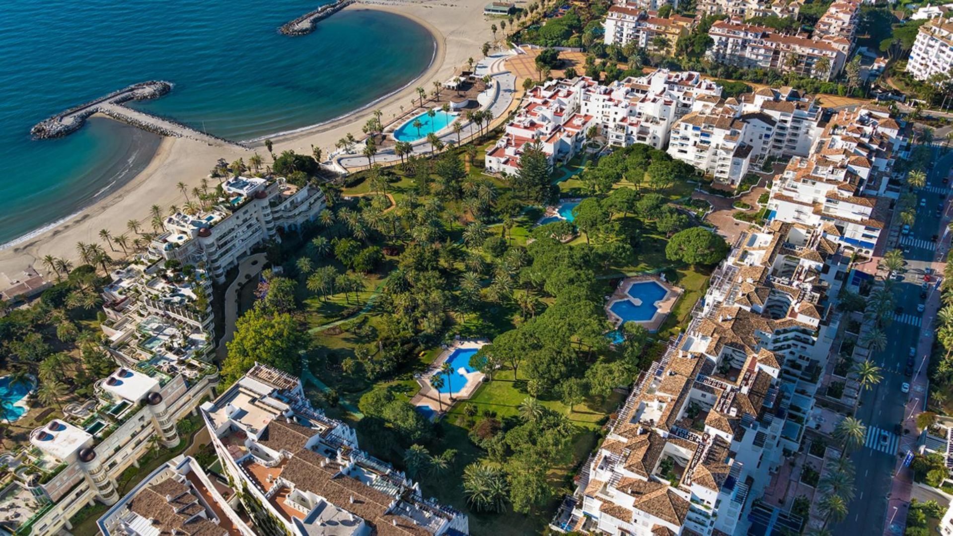 Modern 2 Bedroom Apartment, With Sea Views, In Playas Del Duque - Puerto Banus Marbella