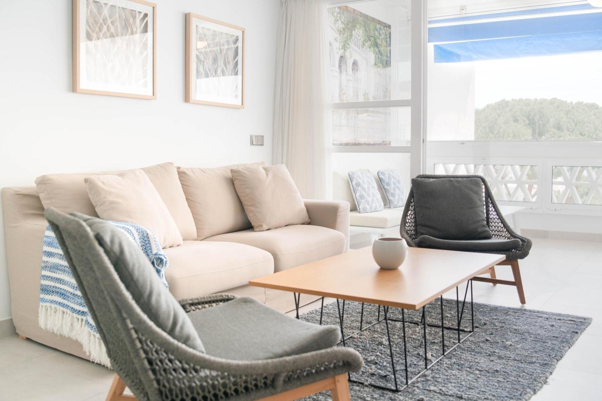 Modern 2 Bedroom Apartment, With Sea Views, In Playas Del Duque - Puerto Banus