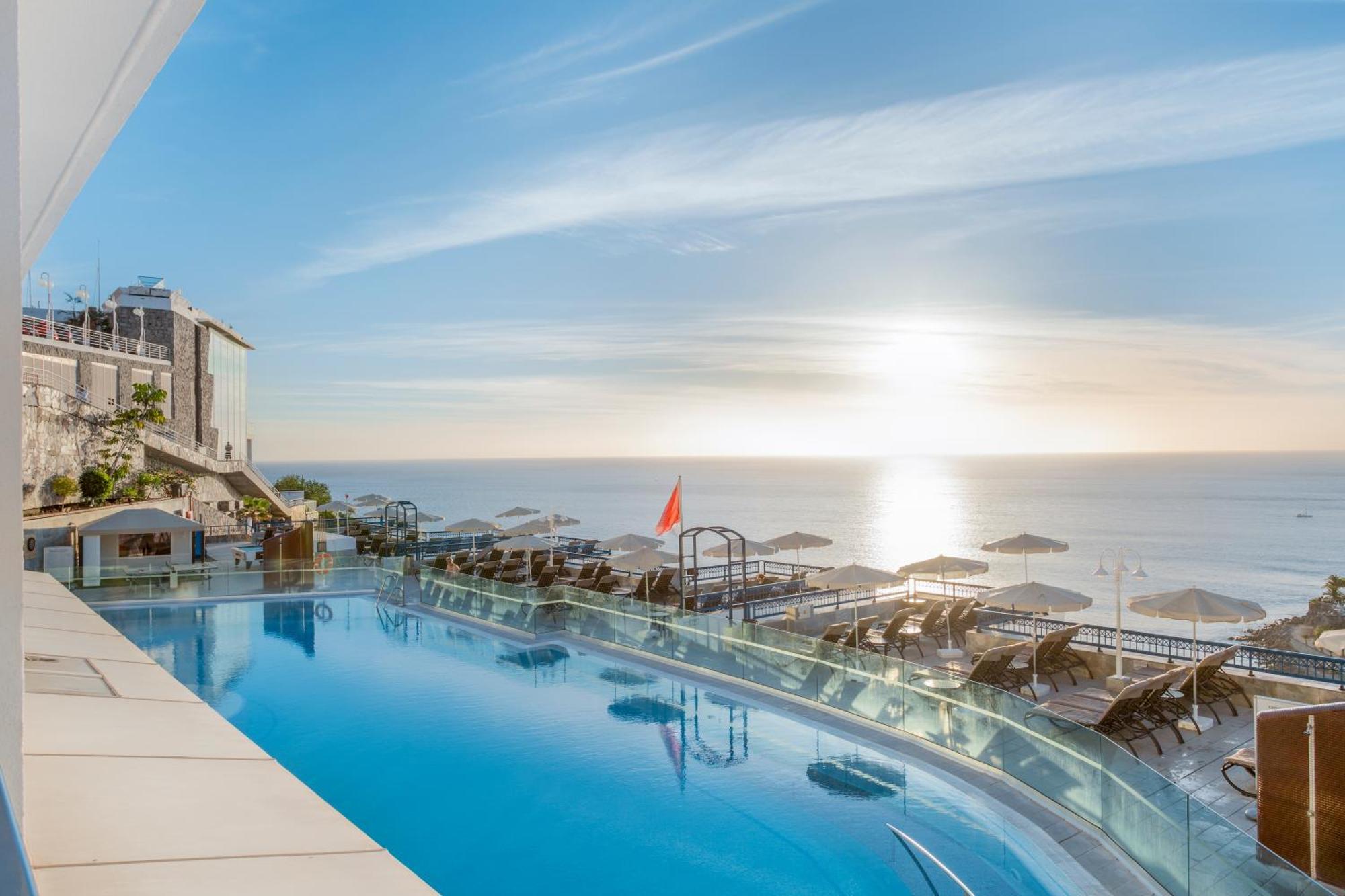 Apartahotel Club Cala Blanca 3*