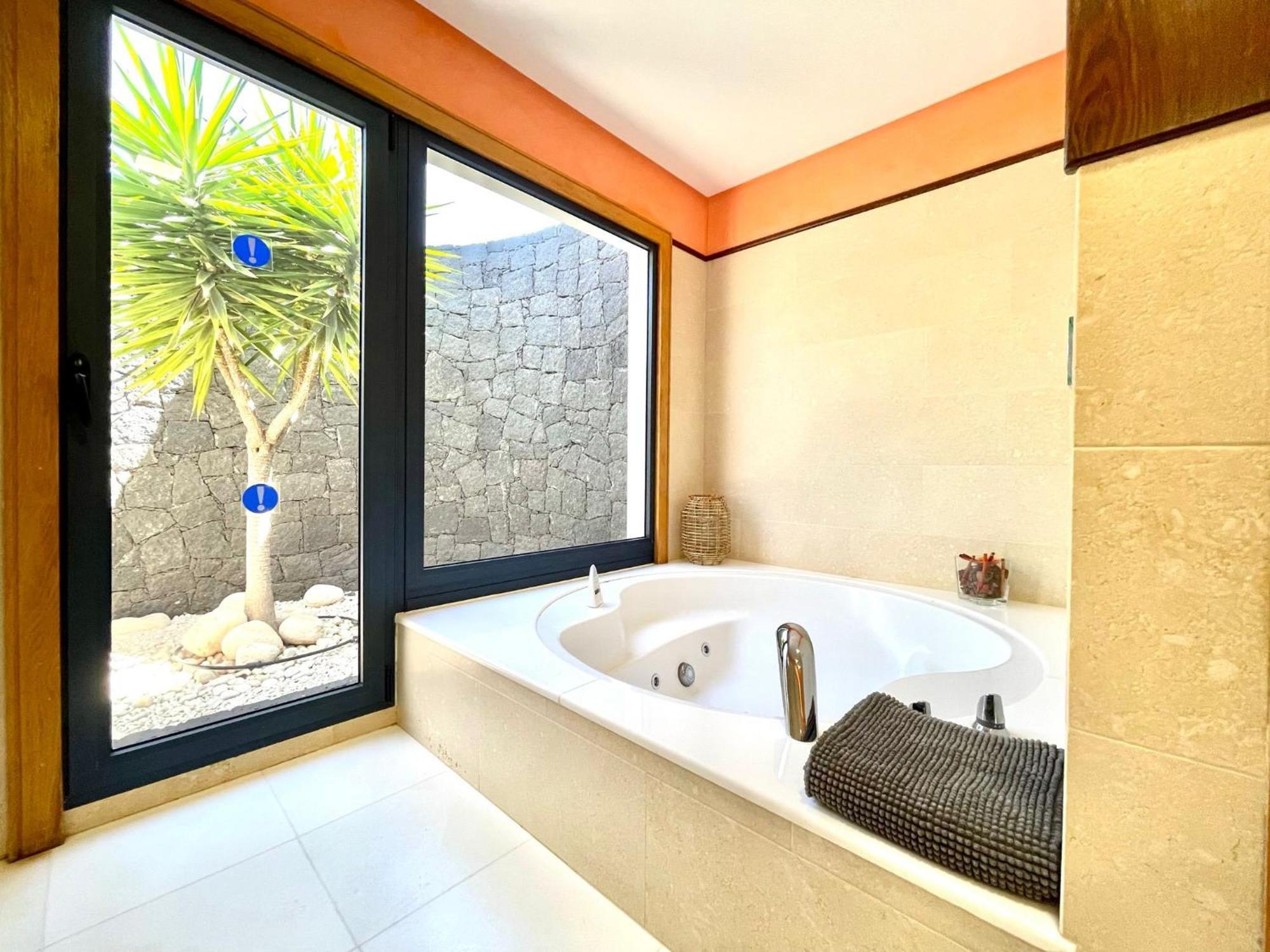 Villa Beautiful 5-bed In Playa Blanca Playa Blanca (Lanzarote)