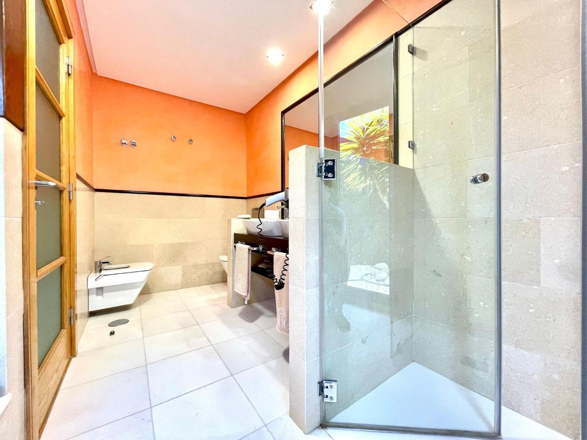 Beautiful 5-bed In Playa Blanca Villa *