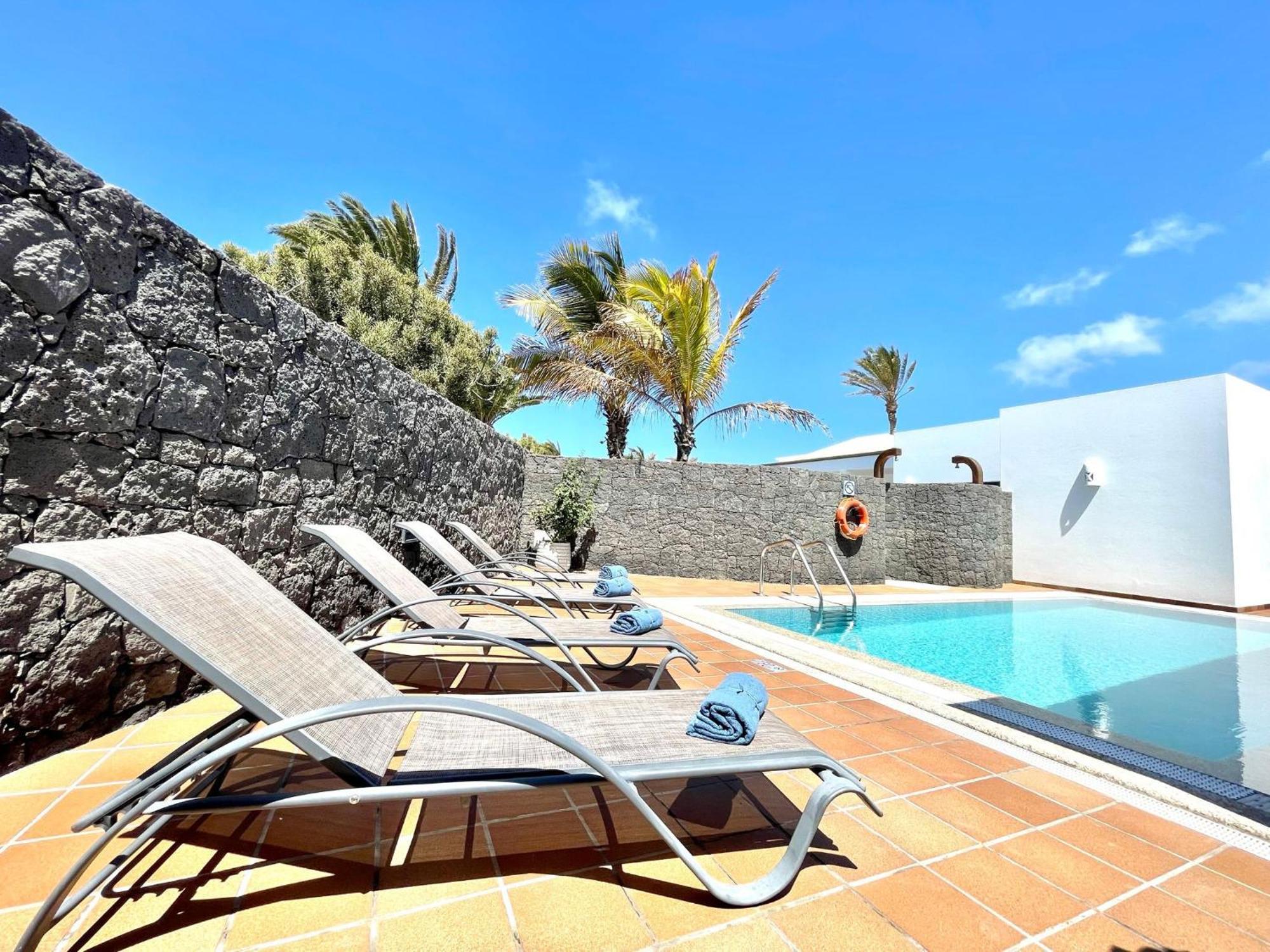 Beautiful 5-bed In Playa Blanca Playa Blanca (Lanzarote)