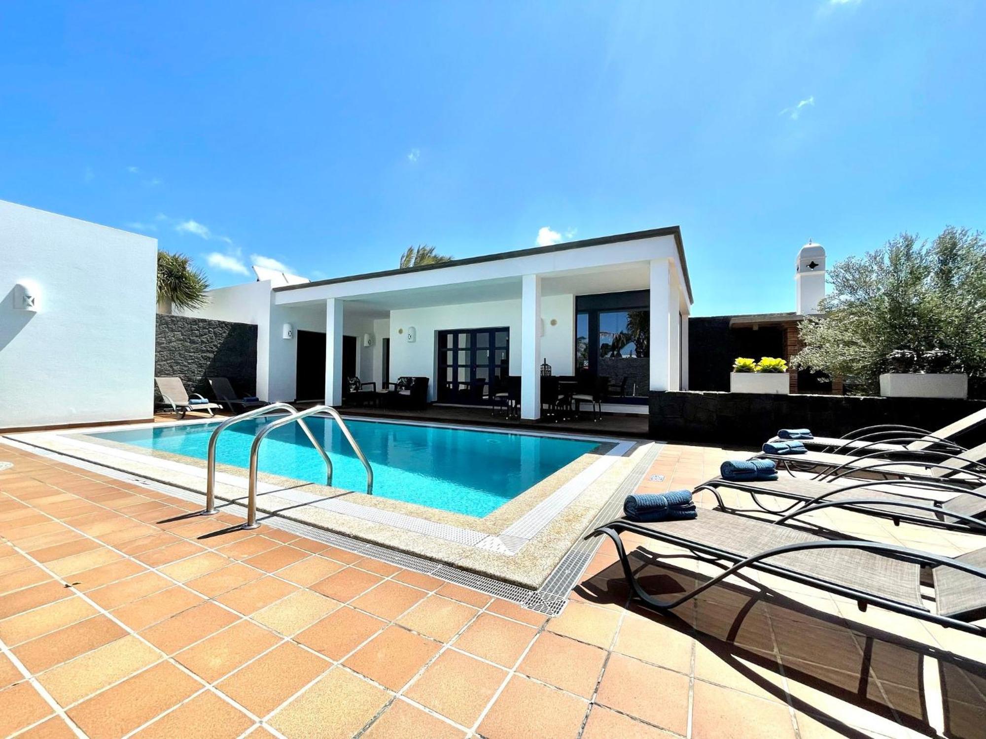 Beautiful 5-bed In Playa Blanca Playa Blanca (Lanzarote)