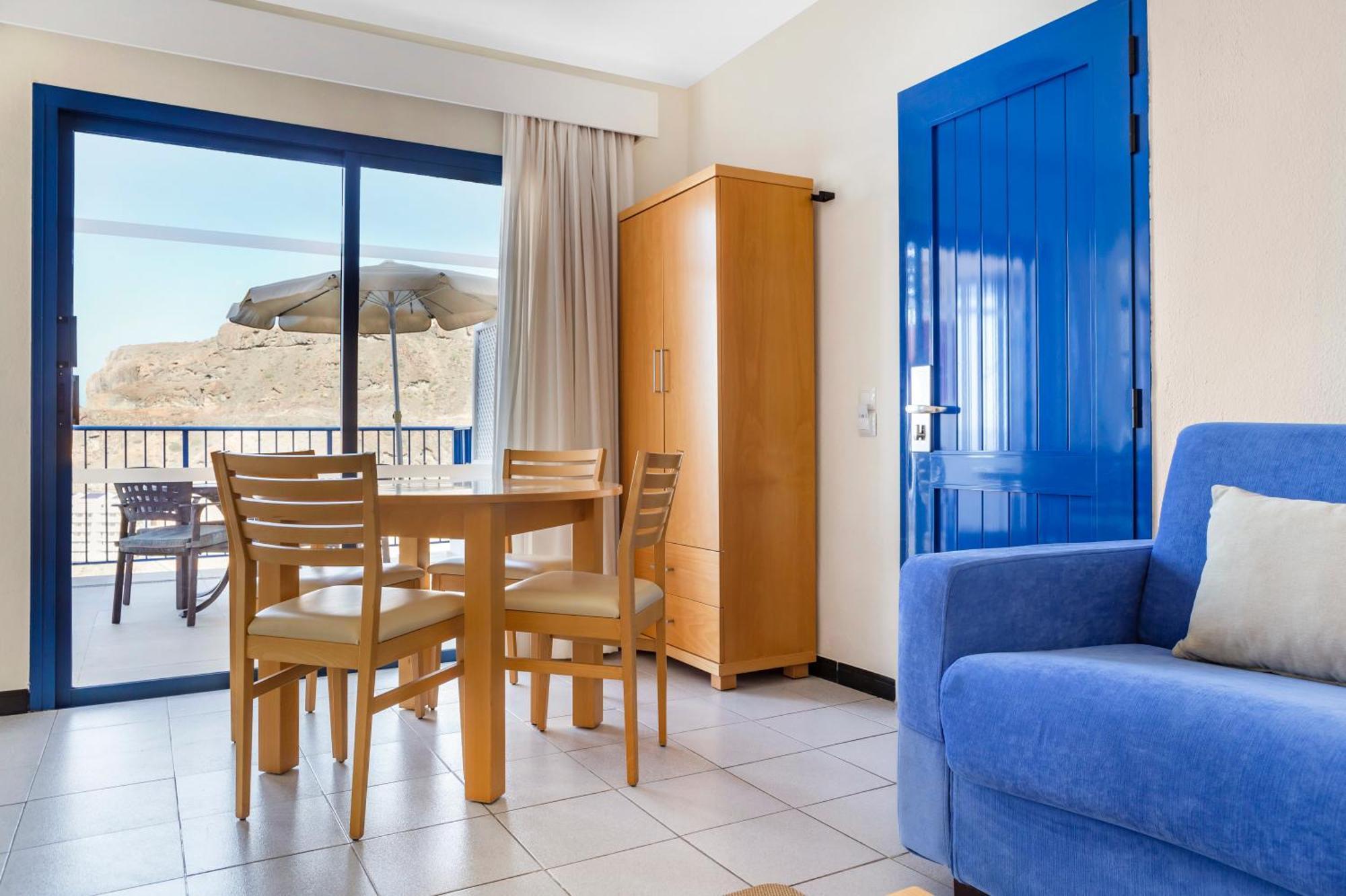 Apartahotel Club Cala Blanca 3*