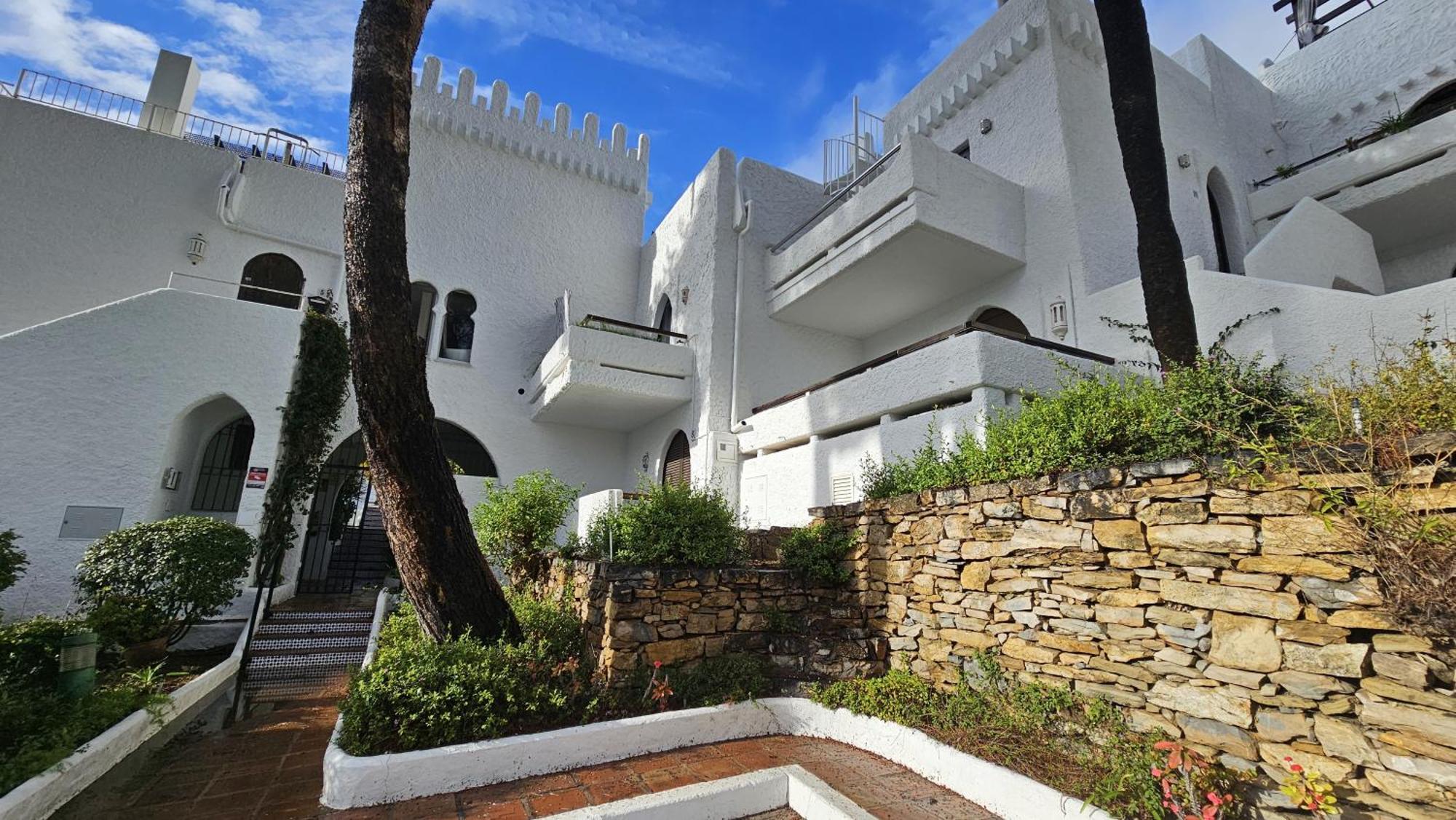 Village Apartment *