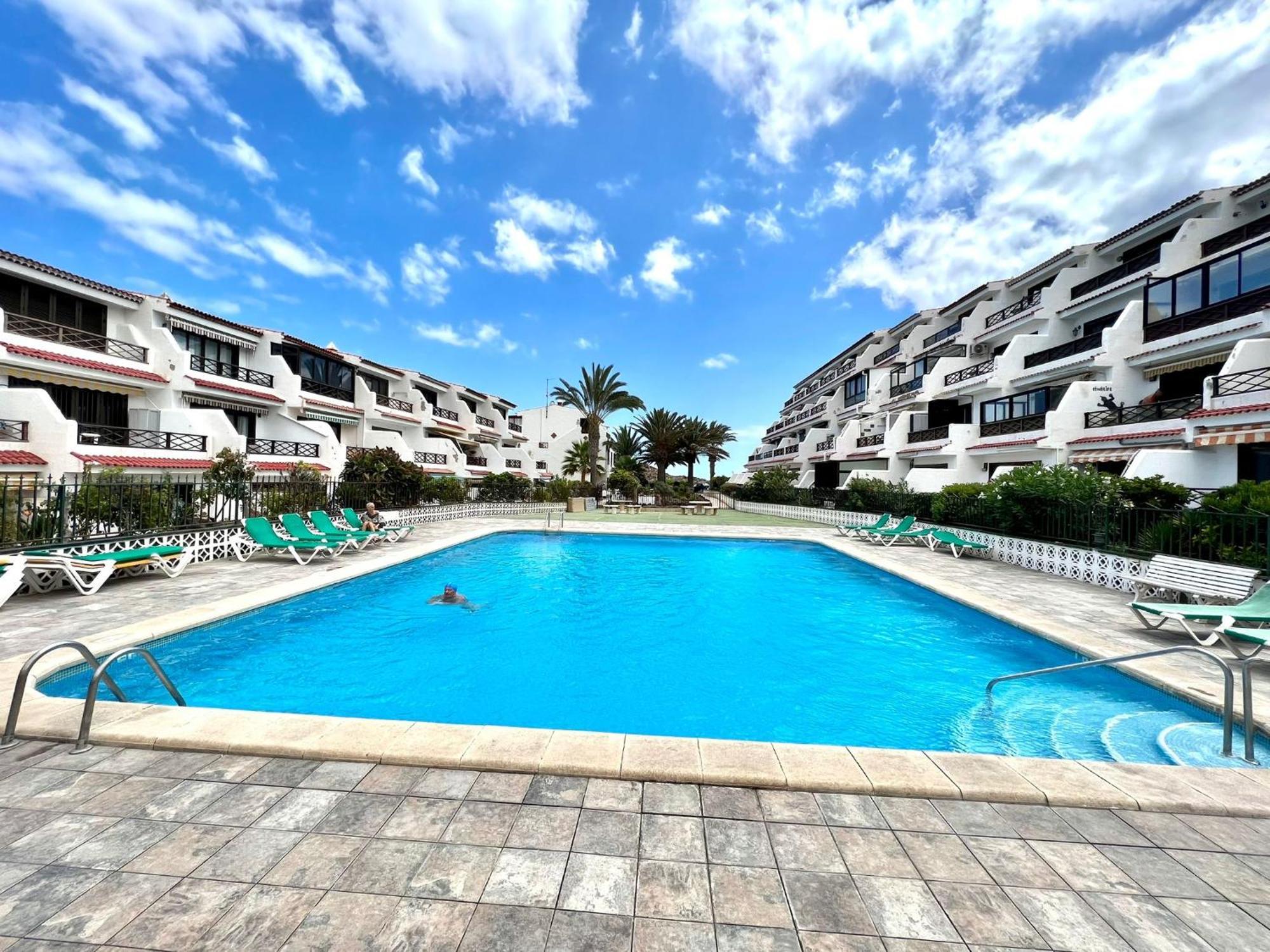 Lovely With Pool And Wifi Apartment *