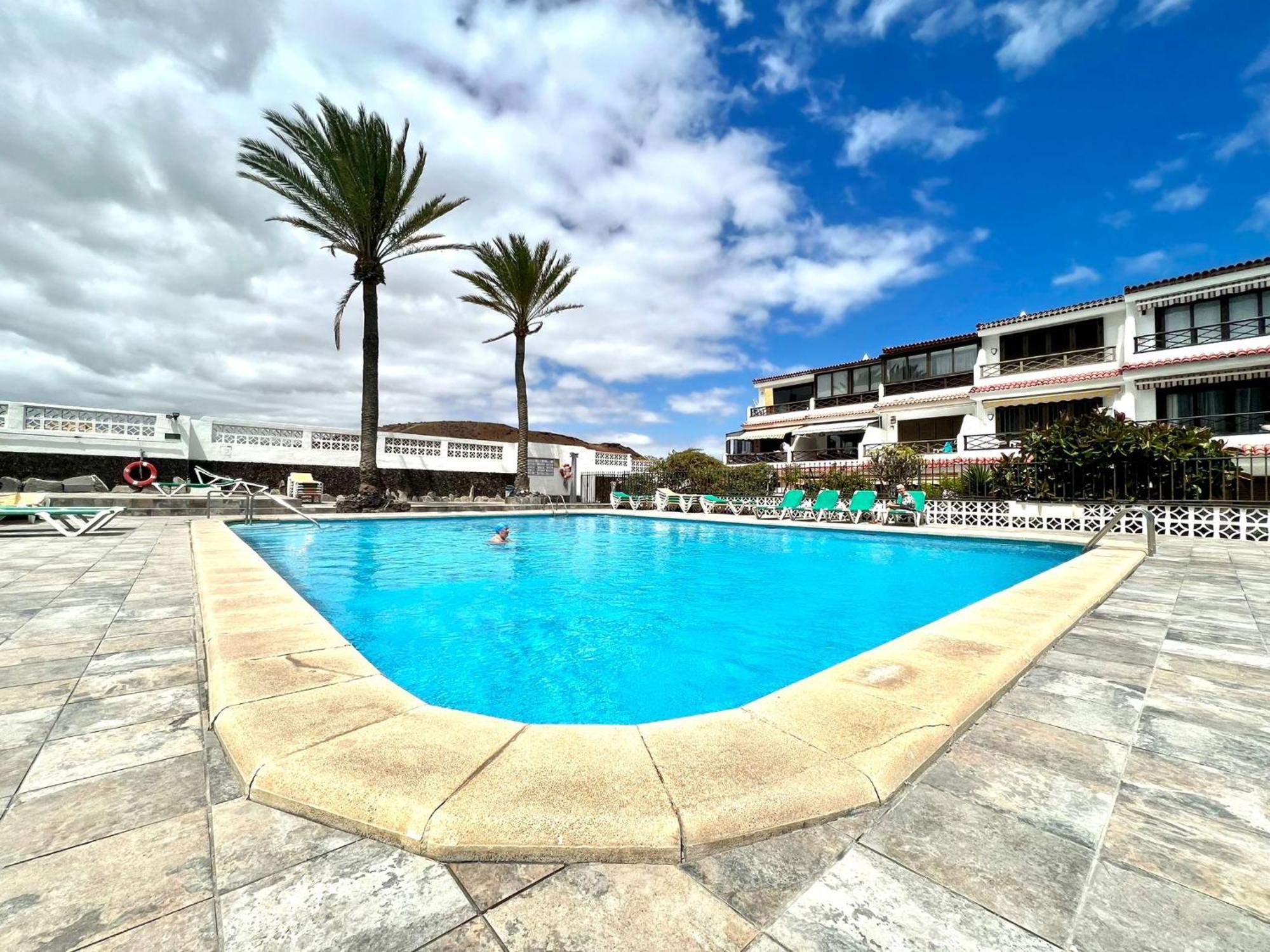 Lovely With Pool And Wifi Apartment