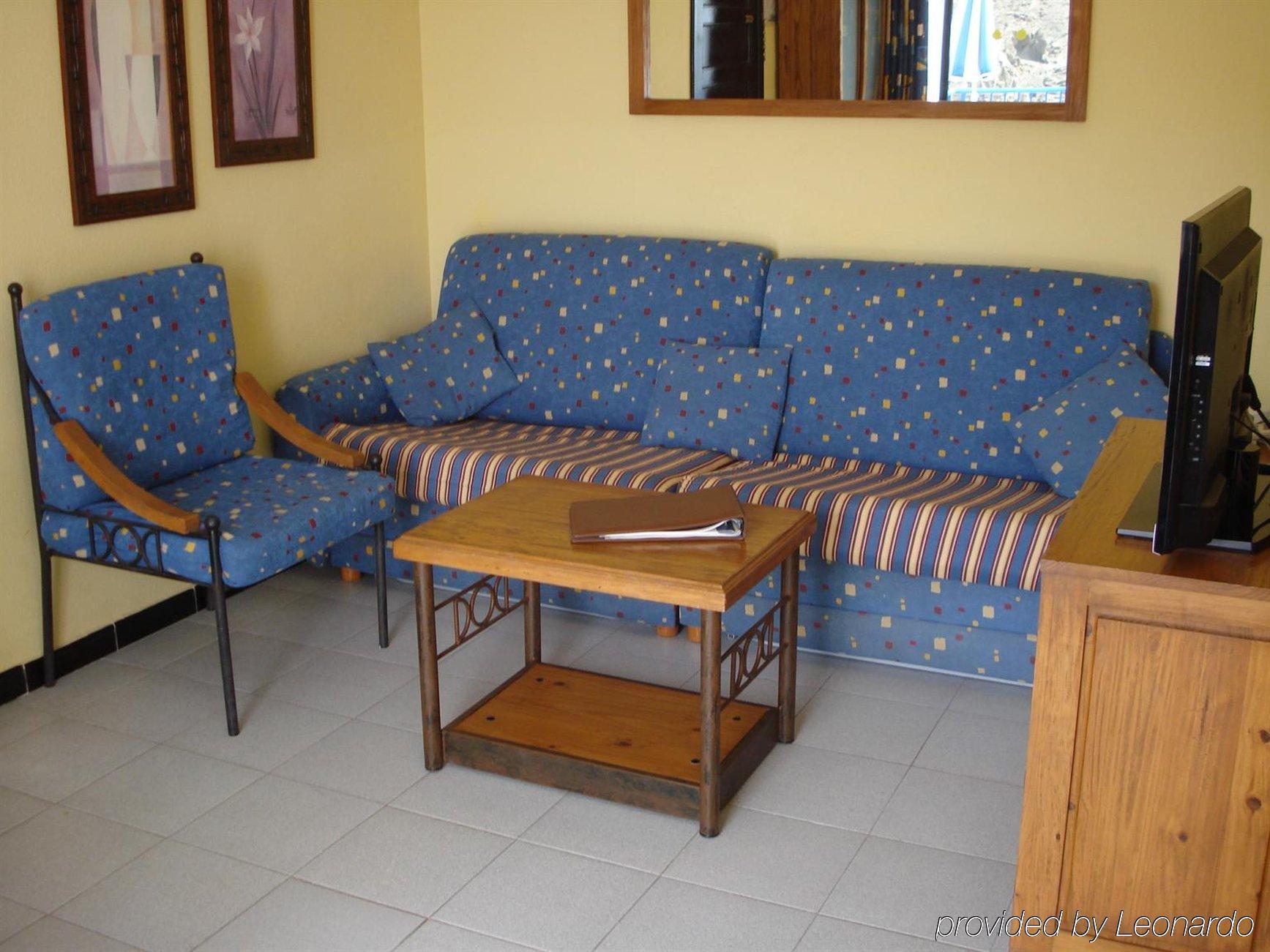 Club Cala Blanca Apartahotel 3*