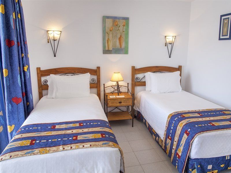 Club Cala Blanca Apartahotel 3*