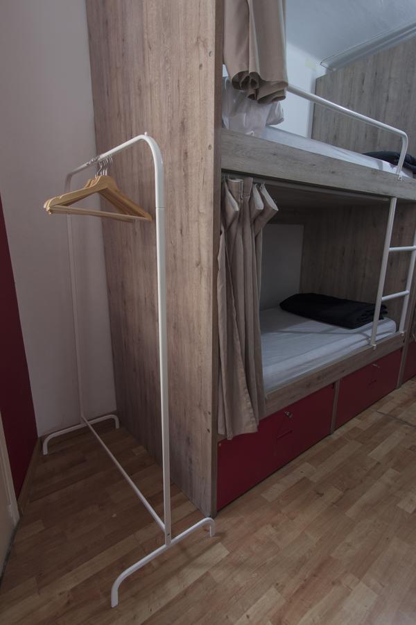 Break N Bed Hostal