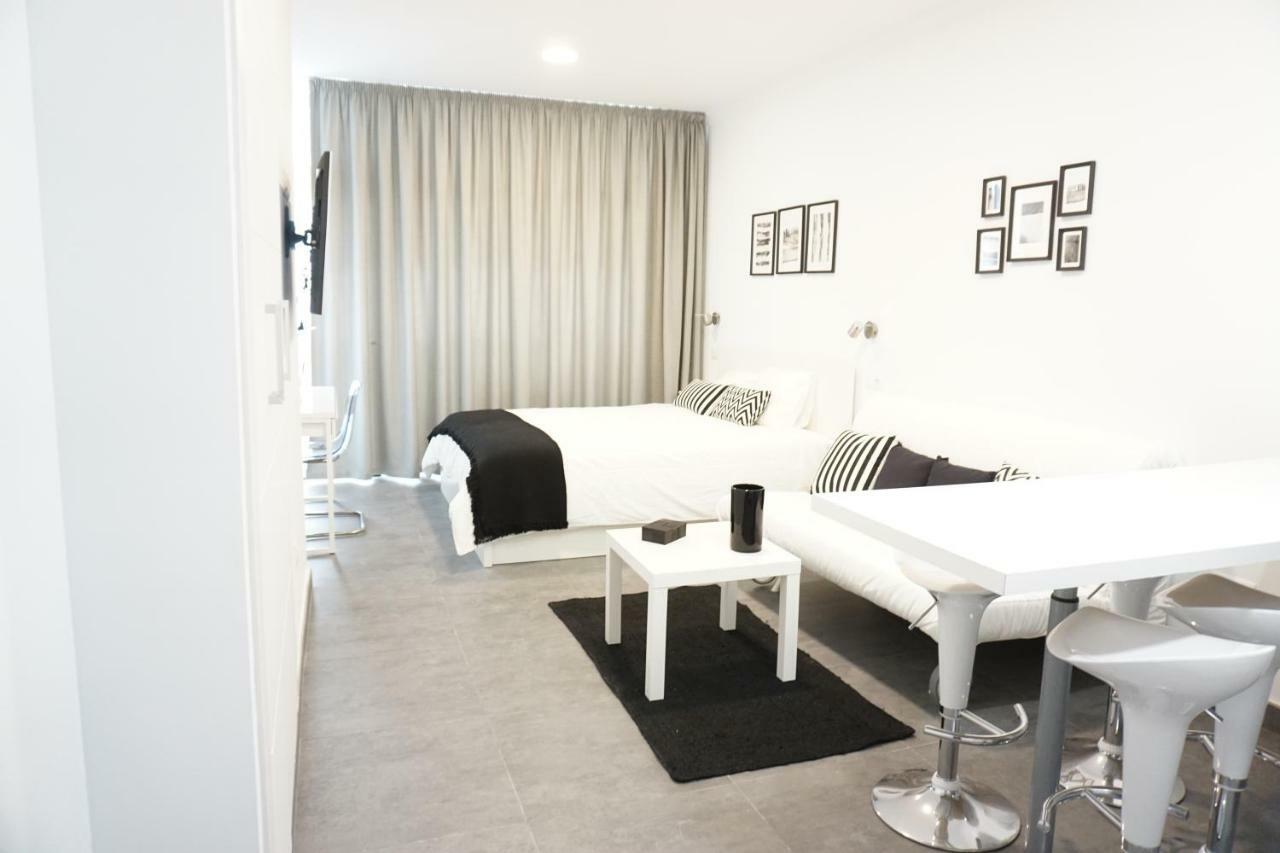 Apartment Black & White Canteras