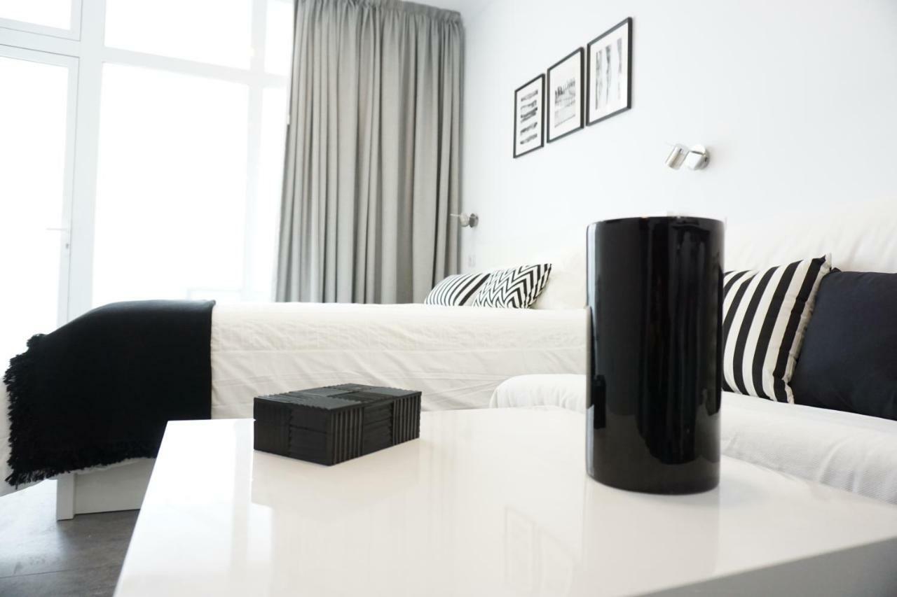 Apartment Black & White Canteras