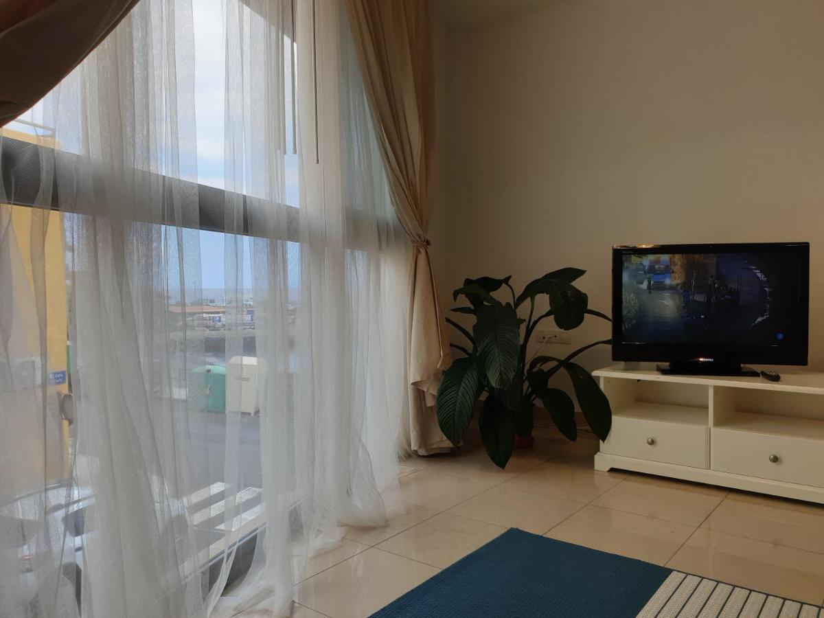 Frente Al Puerto De A 20 Metros De La Playa. Apartamento *