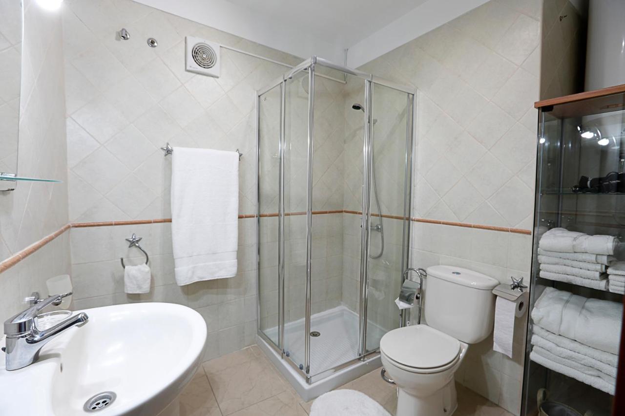 Apartamento Frente Al Puerto De A 20 Metros De La Playa.