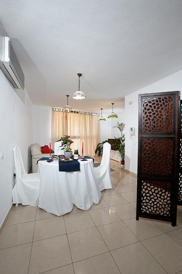 Apartamento Frente Al Puerto De A 20 Metros De La Playa.